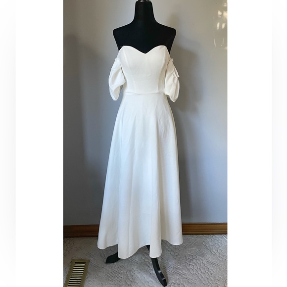 Off Shoulder Wedding Dress (XS-S) - Picture 2 of 10